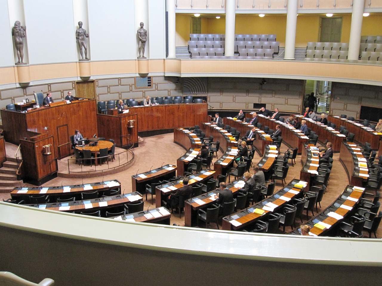 韩国宪法法院就总统弹劾案举行首次会议