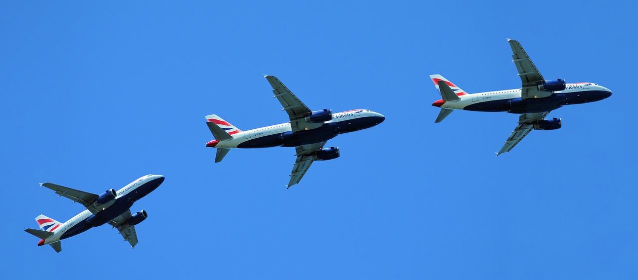 外媒：荷兰皇家航空公司一架波音737-800客机冲出跑道